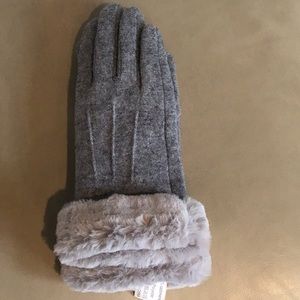 Beautiful Gloves -Size Small